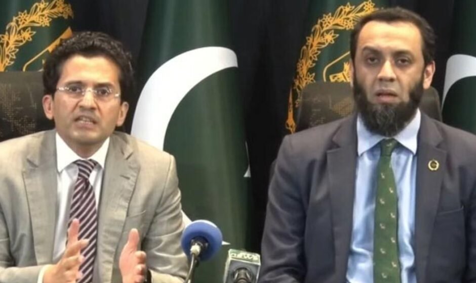 Information Minister Attaullah Tarar (Right) and Petroleum Minister Ali Pervaiz Malik address press conference